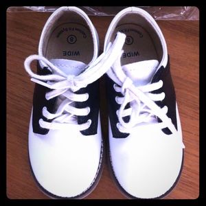 Footmates Saddle Oxfords in navy and white.